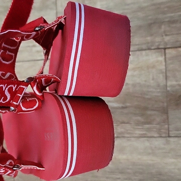 🌟SALE!!🌟Guess Sandals - Picture 3 of 8